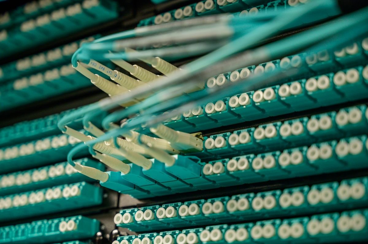 Panel de fibra óptica organizado